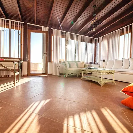 Cozy Flat With A View Close To Popular Beaches In Bodrum דירה
