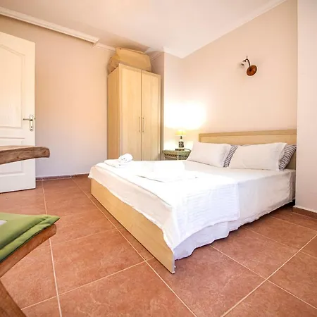 Cozy Flat With A View Close To Popular Beaches In Bodrum דירה גומושלוק